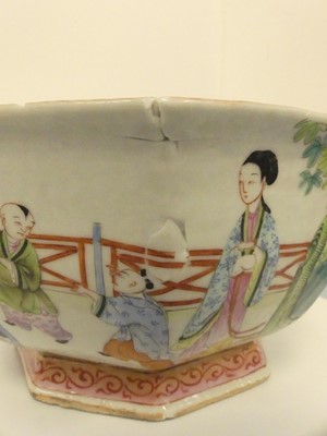 Lot 194 - A Chinese bowl decorated with typical scenes...