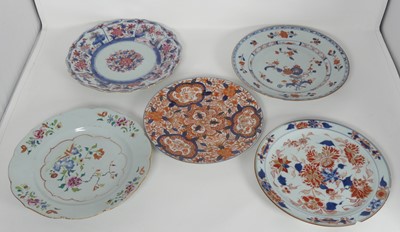 Lot 229 - Five Chinese export plates/ dishes decoarated...