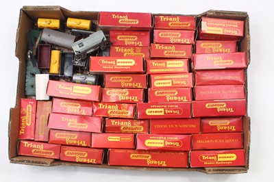 Lot 688 - 51 mostly boxed Triang 00 gauge wagons,...