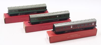 Lot 371 - Three Hornby Dublo 2 rail coaches, to include...