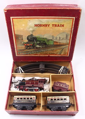 Lot 124 - 1929-30 Hornby No.0 Passenger set, clockwork,...