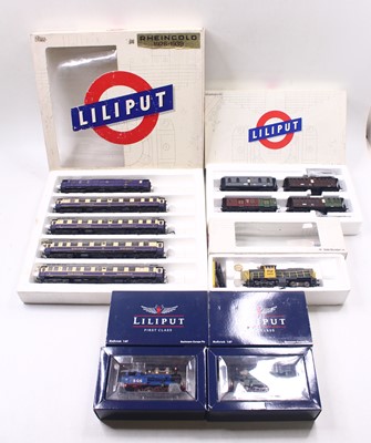 Lot 734 - Three HO gauge locos, together with two HO...