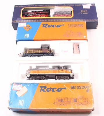 Lot 713 - Three HO gauge Roco locos to include an SNCF...