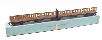 Lot 360 - Hornby Dublo D2 2-coach articulated unit,...