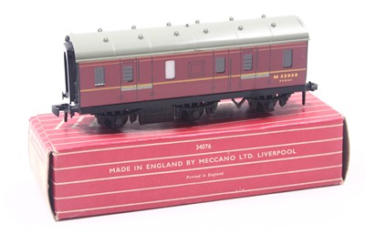 Lot 363 - Hornby Dublo 4076 six-wheeled passenger brake...