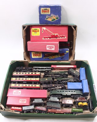 Lot 398 - Two trays of boxed and unboxed Hornby Dublo,...