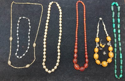 Lot 438 - Assorted necklaces, to include malachite and...