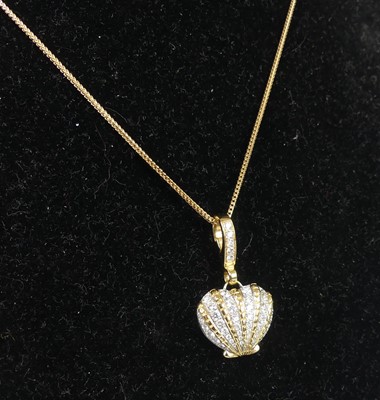 Lot 2298 - An 18ct yellow gold Theo Fennell diamond...