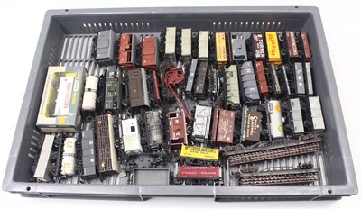 Lot 610 - One tray of approx 47 00 gauge wagons, nearly...