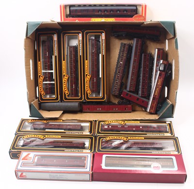 Lot 612 - One tray of 00 gauge Midland Region coaches,...