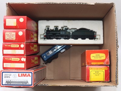 Lot 690 - Five 00 gauge locos to include a Lima GWR...