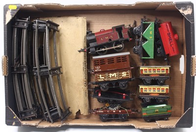 Lot 128 - Small collection of Hornby 0-gauge comprising:...