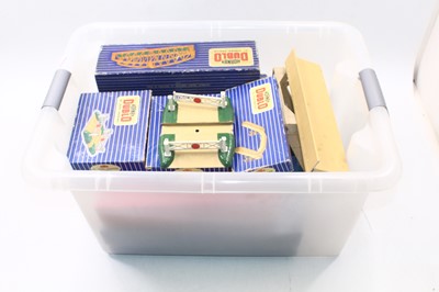 Lot 400 - A plastic crate containing large accessories:...