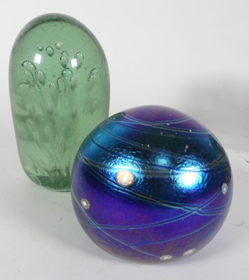 Lot 37 - A dump glass paperweight, together with a...