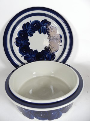 Lot 45 - A Finnish dish and charger in Arabia pattern,...