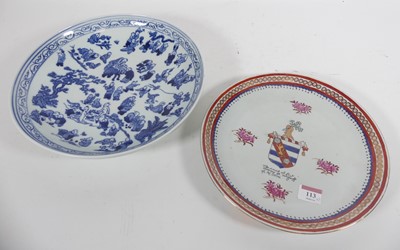 Lot 113 - A Chinese porcelain armorial plate, bearing...