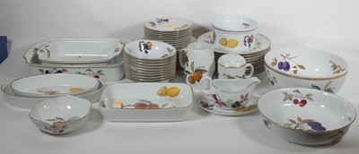 Lot 133 - A large quantity of Royal Worcester 'Evesham'...