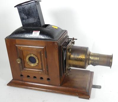 Lot 152 - A magic lantern slide projector