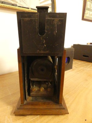 Lot 152 - A magic lantern slide projector