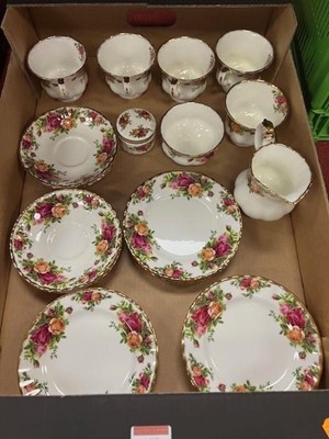 Lot 172 - A box of Royal Albert Old Country Roses teawares