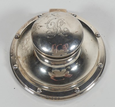 Lot 291 - A George V silver capstan inkwell, on weighted...