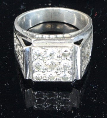 Lot 326 - A gent's white metal and diamond tablet ring...