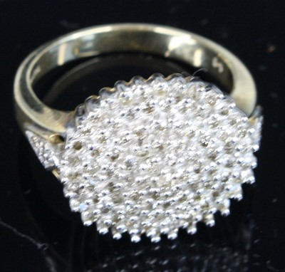 Lot 350 - A contemporary 9ct gold diamond cluster ring,...