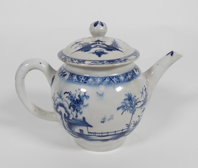 Lot 197 - A Lowestoft blue and white teapot