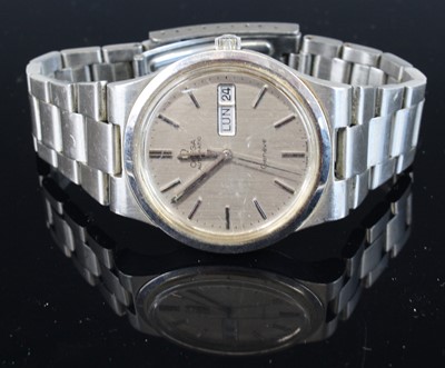 Lot 379 - A gent's Omega Geneve steel cased automatic...