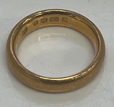 Lot 421 - A 22ct gold court shaped wedding band, size M, 9g