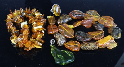 Lot 424 - A natural amber necklace together with one...