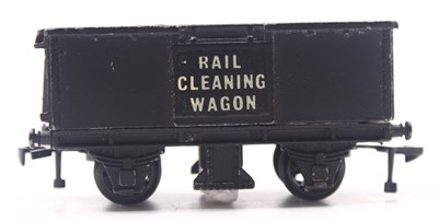 Lot 364 - Hornby Dublo track cleaning 2 rail wagon, in...