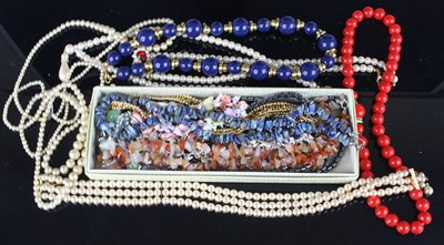 Lot 440 - Assorted costume jewellery, largely being...