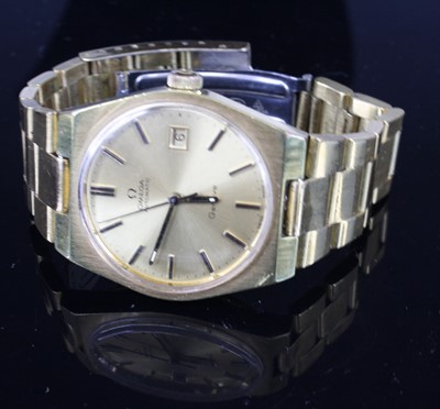 Lot 448 - A gent's Omega Geneve gold plated automatic...