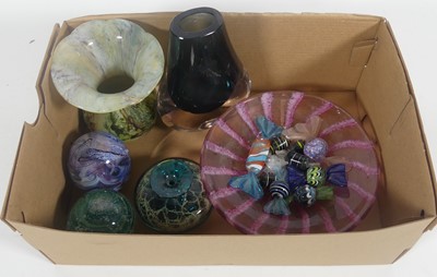 Lot 466 - A collection of art glass to include Mdina...