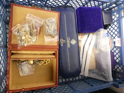 Lot 471 - A collection of costume jewellery to include...