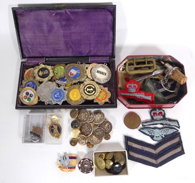 Lot 478 - A collection of military cloth patches and pin...