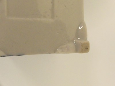 Lot 185 - A box of Chinese and other Oriental items, to...