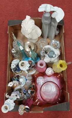 Lot 646 - A collection of ceramics and glassware, to...