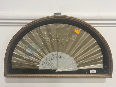 Lot 690 - A reproduction fan, in a glazed case