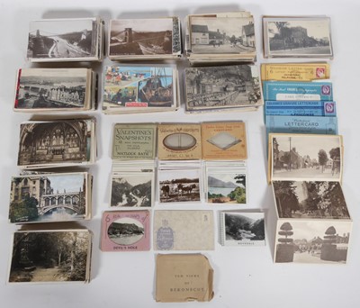 Lot 593 - A box of 20th century postcards