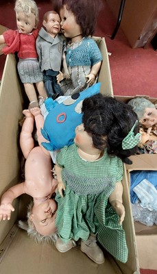 Lot 657 - A collection of vintage dolls and components...