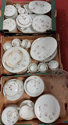 Lot 664 - A collection of Noritake Arden pattern table...