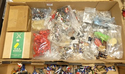 Lot 1565 - A tray of war-gaming figures, some painted and...