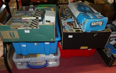 Lot 1467 - 5 boxes of Scalextric kit built buildings and...