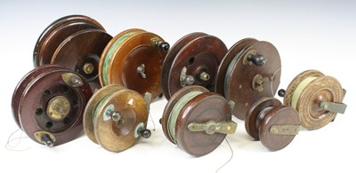 Lot 882 - A 20th century 6" mahogany Scarborough reel,...