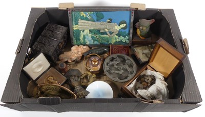 Lot 469 - A collection of items to include a novelty...