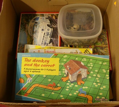 Lot 1517 - A box of puzzles & board games by Victory &...