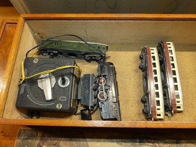 Lot 1633 - A Rokal German Outline train set, in original...