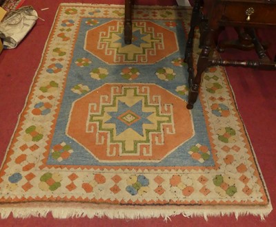 Lot 1156 - A Persian woollen Oushak rug, having flatweave...